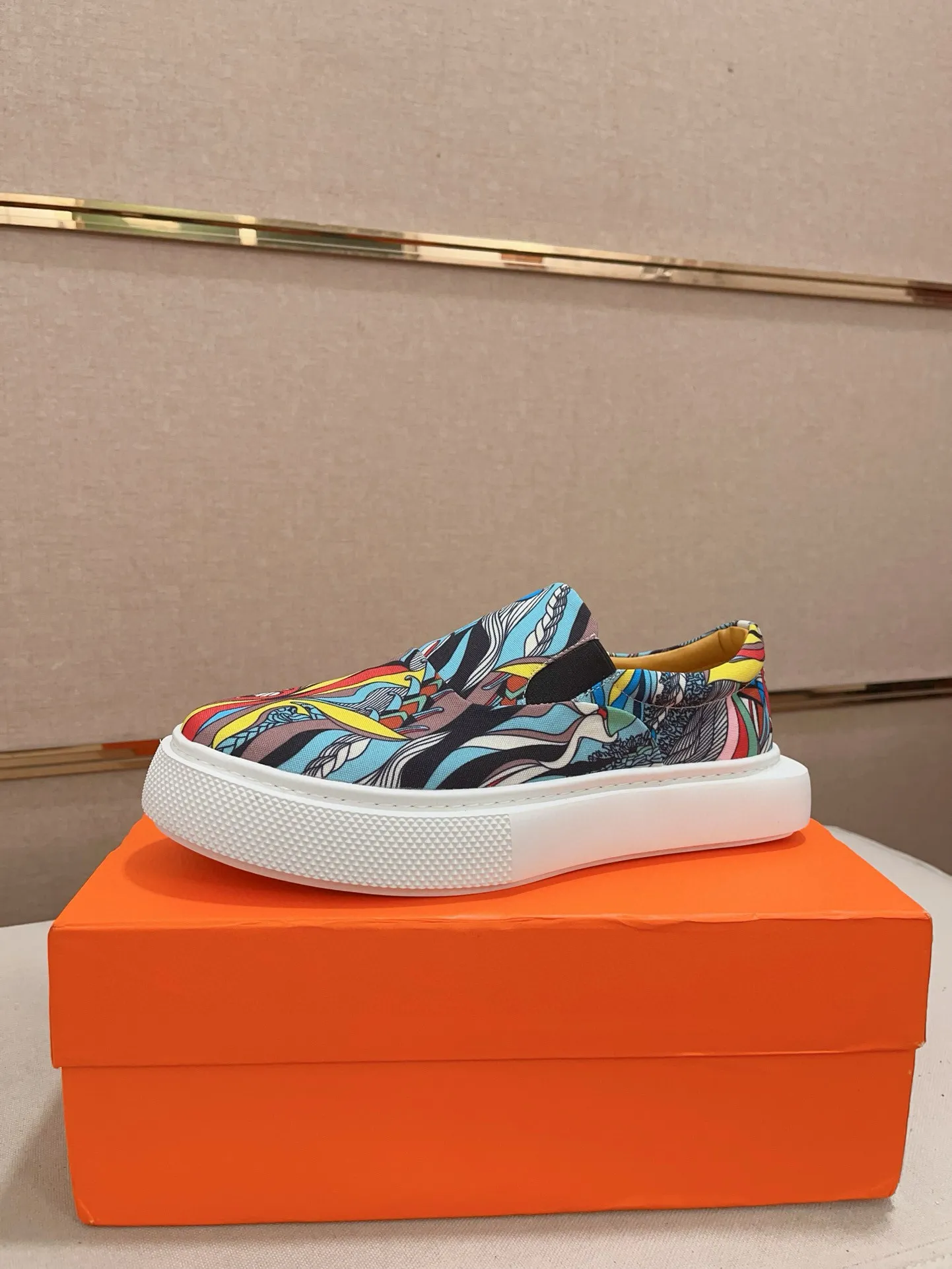 Men's clothing and shoes💰: 442💰《HERMES》【Classic original single version】Hermès; top 🔝purchase agent🔍🔍men's latest 🇺🇸 counter sales simultaneously, imported from Italy original ▲▲cowhide ▲▲ (high-end, nobility, class) ) Exquisite workmanship (Italian 🇮🇹 imported water-dyed 🐂 cowhide lining) sole: original sole provided by the original factory, ⚠️exclusive double-layer activity·TPR·rubber·combined molded outsole; super comfortable·wear-resistant·non-slip·environmental protection The real thing is more beautiful if you take the real thing (high quality, follow the order). You can enter and exit the counter at will * Number of yards: 38-44 (45 can be customized and cannot be returned or exchanged)